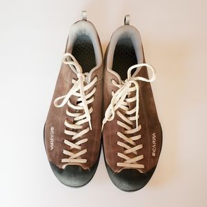 EUC Men's Scarpa Mojito light brown Leather Approach Shoe Size 45.5 (size 13)